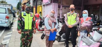 Babinsa-Babinkamtibmas dan Petugas Medis Gencar Tracing Covid-19